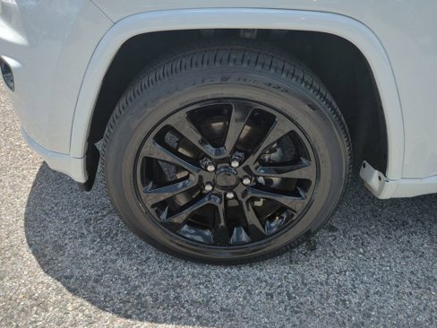 Used 2020 Jeep Grand Cherokee Altitude image 10