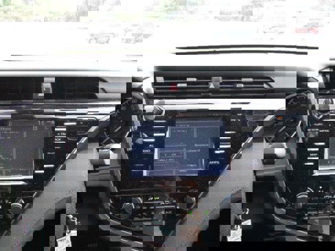 Used 2019 Toyota Camry SE w/ Phone Cable & Charge Package image 14