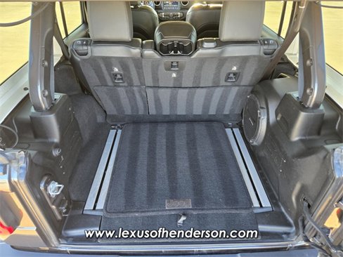 Used 2018 Jeep Wrangler Unlimited Sahara image 15