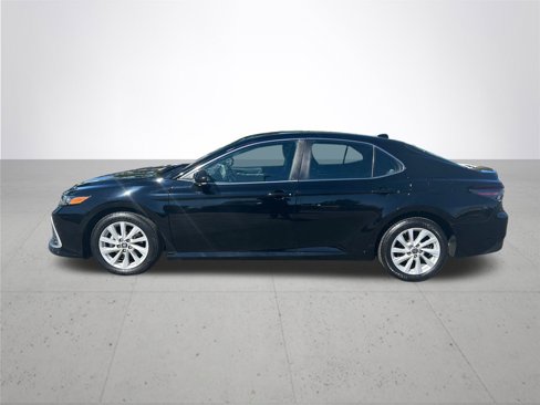 Used 2022 Toyota Camry LE image 10
