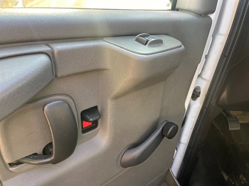 Used 2012 Chevrolet Express 2500 image 23