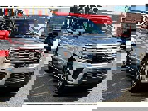 Used 2023 Ford Expedition Max XLT image 11