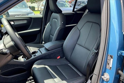 New 2025 Volvo XC40 B5 Core w/ Climate Package image 13