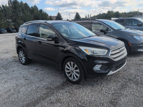 Used 2017 Ford Escape Titanium image 3