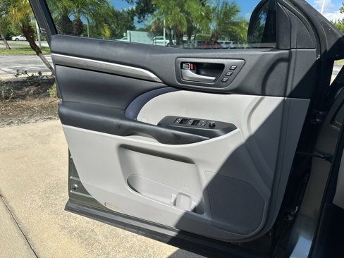 Used 2018 Toyota Highlander Limited image 20
