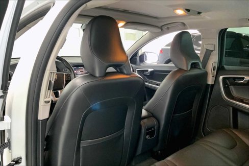 Used 2018 Volvo V60 T5 Cross Country image 11