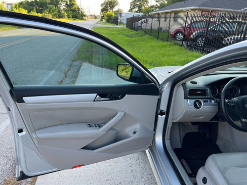Used 2013 Volkswagen Passat TDI SE image 11