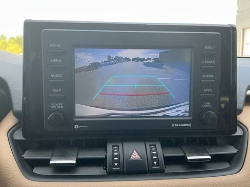 Used 2021 Toyota RAV4 XLE Premium image 26