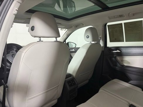 Used 2019 Volkswagen Tiguan SE w/ Panoramic Sunroof Package image 26