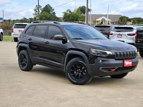Used 2019 Jeep Cherokee Trailhawk image 2