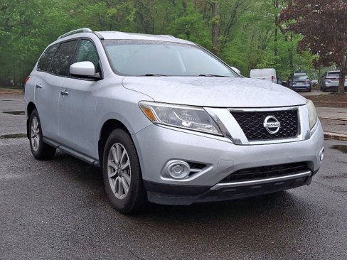 Used 2014 Nissan Pathfinder SV image 2