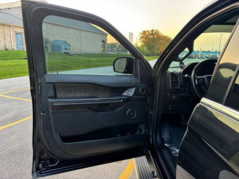 Used 2019 Ford Expedition Max Limited image 10