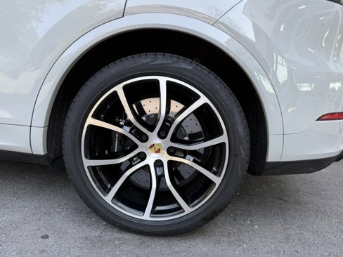 Used 2021 Porsche Cayenne Turbo S image 48