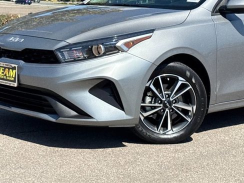Used 2023 Kia Forte LXS image 3