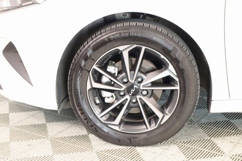 Used 2024 Kia Forte LXS w/ LXS Technology Package image 16
