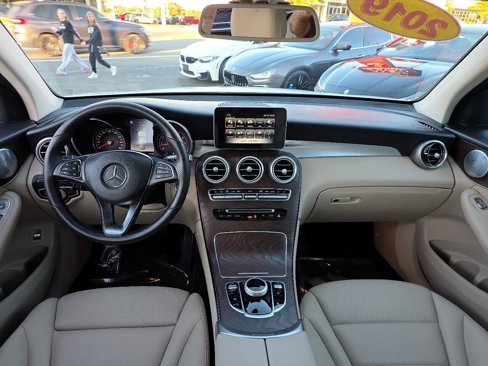 Used 2019 Mercedes-Benz GLC 300 4MATIC w/ Premium Package image 61