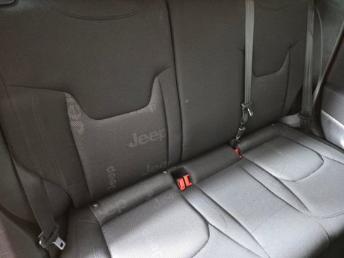 Used 2017 Jeep Renegade Latitude w/ Cold Weather Group image 20