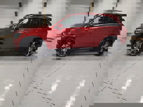Used 2017 Mercedes-Benz GLC 300 4MATIC image 4