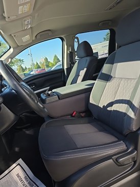 Used 2022 Nissan Titan SV image 14