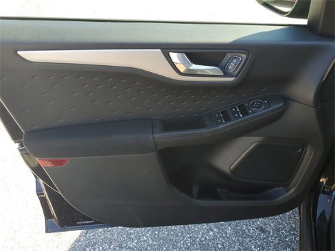 Used 2020 Ford Escape SE image 13