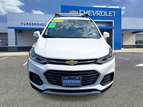 Certified 2022 Chevrolet Trax LT w/ LT Convenience Package image 2
