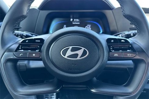 Used 2025 Hyundai Elantra Sport image 23