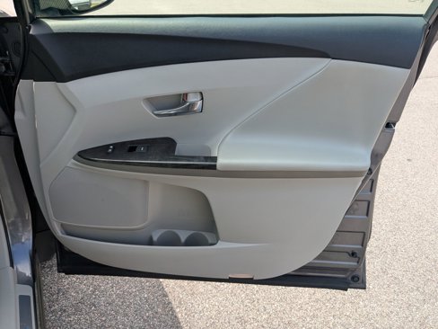 Used 2014 Toyota Venza LE image 34