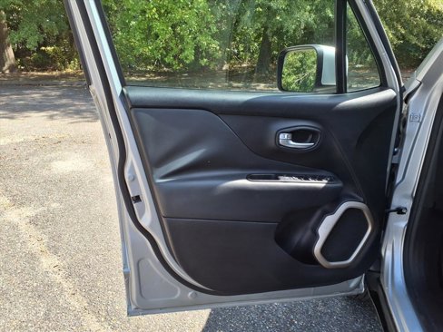 Used 2016 Jeep Renegade Limited image 15