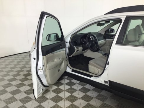 Used 2013 Subaru Outback 2.5i image 10