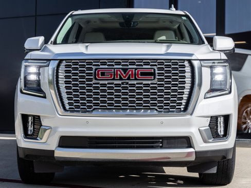 Used 2022 GMC Yukon Denali w/ Denali Premium Package image 4
