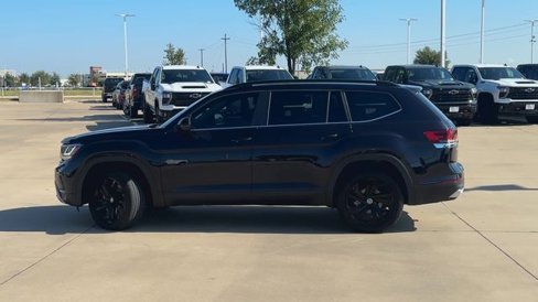 Used 2023 Volkswagen Atlas SE w/ Black Wheel Package image 5