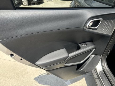 Used 2023 Kia Soul LX w/ LX Technology Package image 22