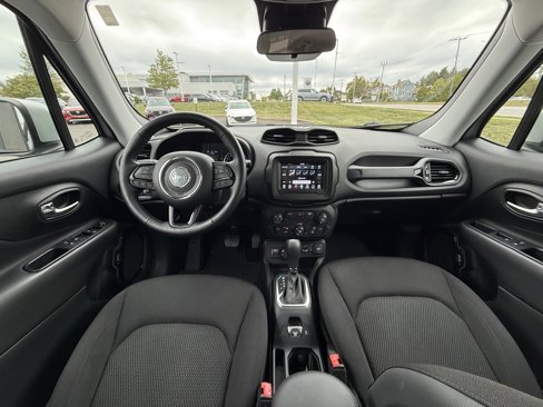 Used 2018 Jeep Renegade Altitude image 3