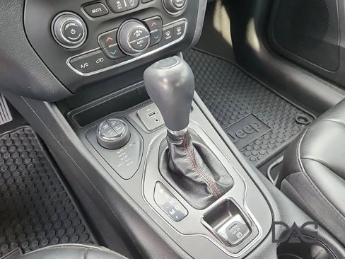 Used 2021 Jeep Cherokee Trailhawk image 31
