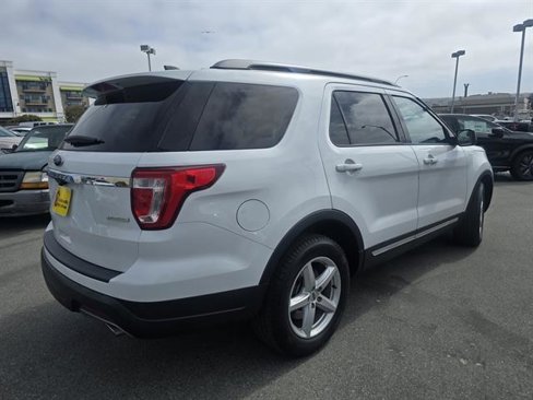Used 2019 Ford Explorer XLT image 4