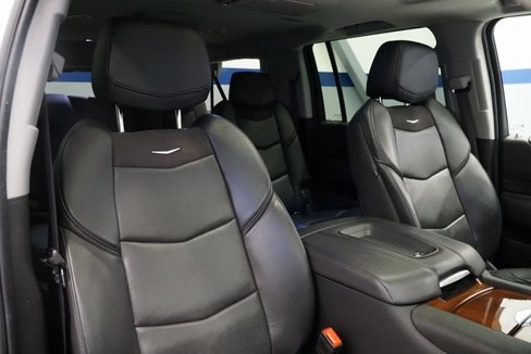 Used 2020 Cadillac Escalade ESV Luxury w/ LPO, Radiant Package image 18