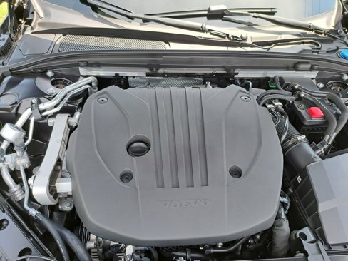 New 2024 Volvo S60 B5 Plus w/ Climate Package image 10
