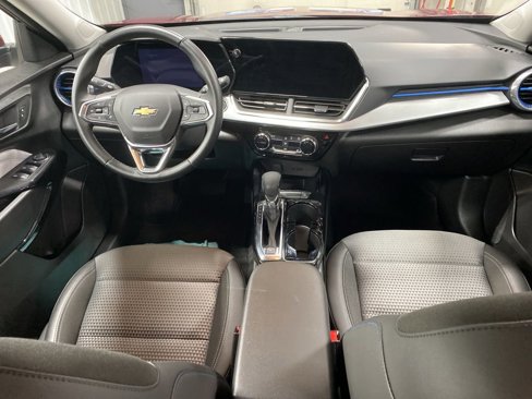 Used 2025 Chevrolet Trax LT w/ LT Convenience Package image 15