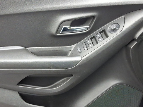 Certified 2022 Chevrolet Trax LT w/ LT Convenience Package image 10