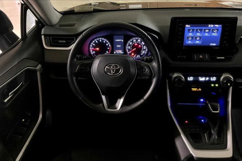 Used 2022 Toyota RAV4 XLE Premium image 5