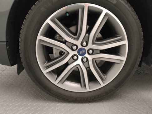 Used 2019 Ford Edge Titanium image 31