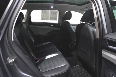 Used 2024 Volkswagen Taos SEL image 15