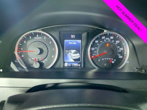 Used 2017 Toyota Camry SE image 18