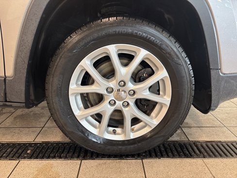 Used 2016 Jeep Cherokee Latitude w/ Safety/Convenience Group image 7