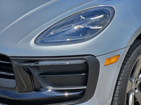 Certified 2025 Porsche Macan Turbo image 13