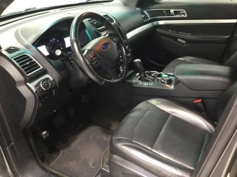 Used 2017 Ford Explorer XLT w/ Equipment Group 202A image 9