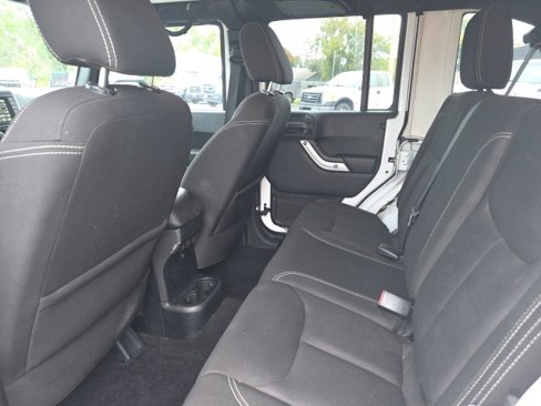 Used 2015 Jeep Wrangler Unlimited Sahara w/ Connectivity Group image 6