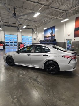Used 2020 Toyota Camry SE image 9