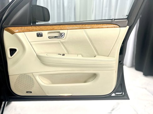 Used 2011 Cadillac DTS Platinum image 40
