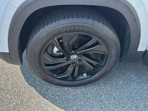 Used 2023 Volkswagen Atlas SE image 32